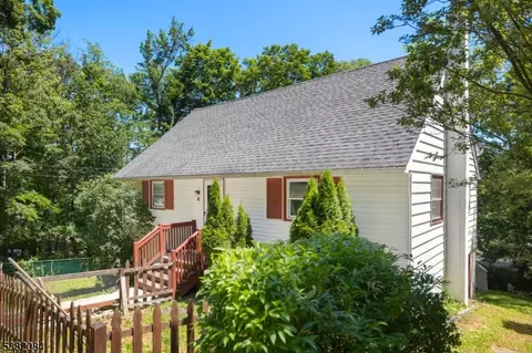59 Lakeview Dr, Wantage, NJ 07461