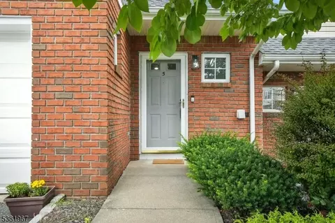 5 Castle Dr, Berkeley Heights, NJ 07922 photo 4