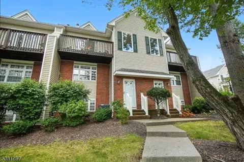 5 Castle Dr, Berkeley Heights, NJ 07922
