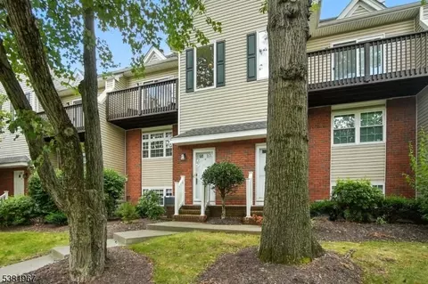 5 Castle Dr, Berkeley Heights, NJ 07922 photo 2