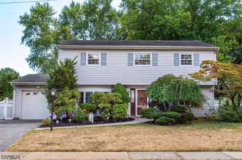11 Ella Ln, Wayne, NJ 07470