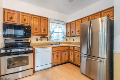 11 Ella Ln, Wayne, NJ 07470 photo 9