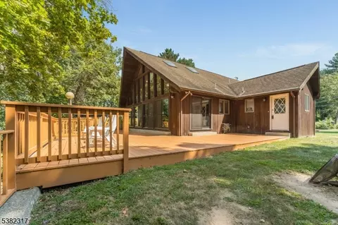 22 N Riverview Ave, Columbia, NJ 07832