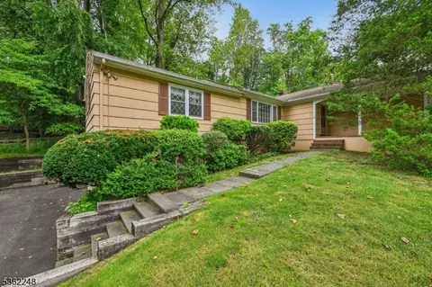 12 Sunrise Dr, Morris Plains, NJ 07950