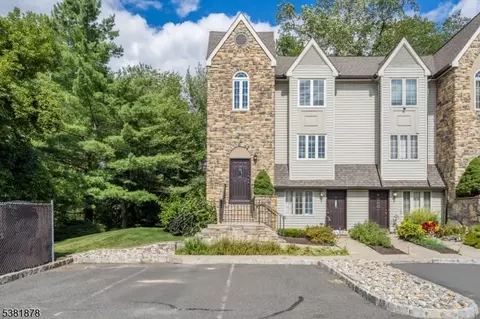 23 Wren Ct, Berkeley Heights, NJ 07922
