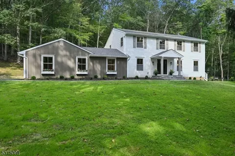 140 Hacklebarney Rd, Chester Twp, NJ 07930