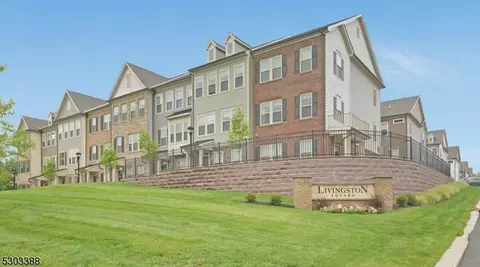 32 Gala Ct, Livingston, NJ 07039