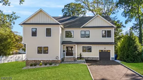 52 Skylark Pl, Clark, NJ 07066