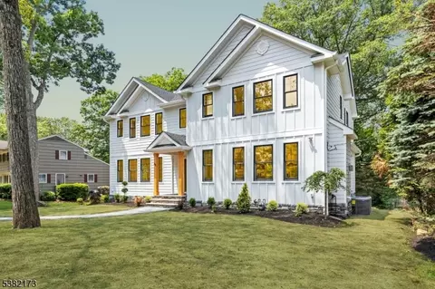 48 Hunterdon Blvd, New Providence, NJ 07974