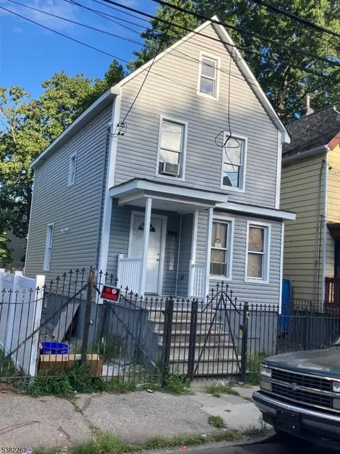 785 S 15th St, Newark, NJ 07108