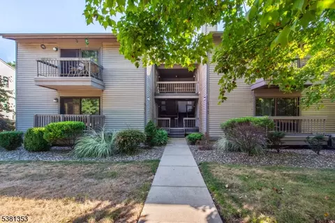 31 Sam Bonnell Dr, Clinton, NJ 08809