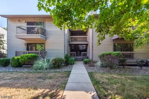 31 Sam Bonnell Dr, Clinton, NJ 08809