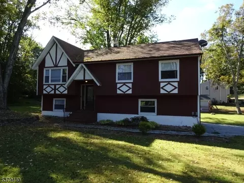 207 Stickles Pond Rd, Newton, NJ 07860