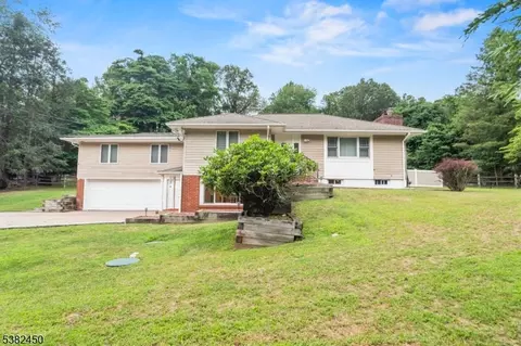 905 Franklin Ave, Franklin Lakes, NJ 07417