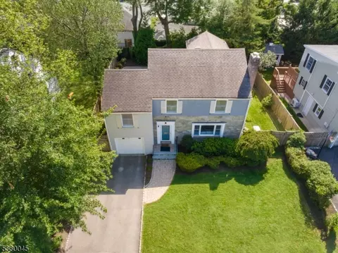 4 Meadowbrook Rd, Short Hills, NJ 07078