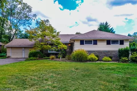 12 Buchanan Rd, Metuchen, NJ 08840