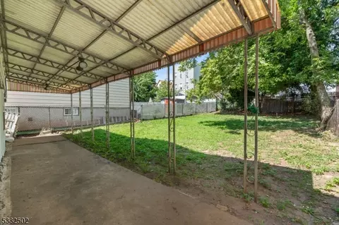 21 W 14th St, Bayonne, NJ 07002