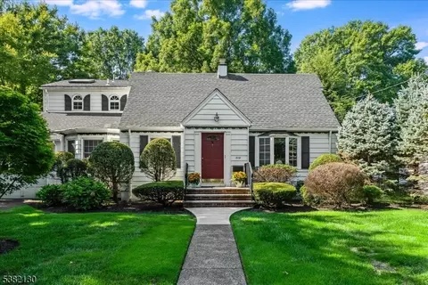 40 Heathcote Rd, Glen Rock, NJ 07452