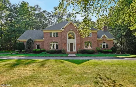 33 Skyline Dr, Warren, NJ 07059