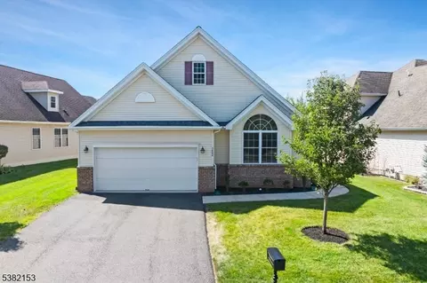 152 Canal Walk Blvd, Somerset, NJ 08873