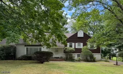 19 Dale Dr, Summit, NJ 07901