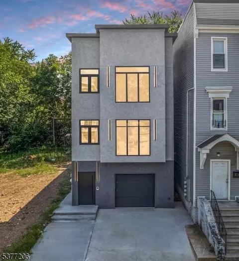 372 21st St, Irvington, NJ 07111