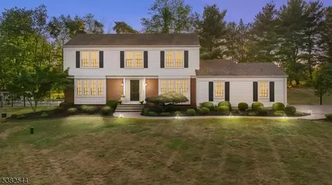 10 Robert Dr, Lebanon, NJ 08833