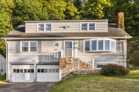 35 Summit Trl, Sparta, NJ 07871