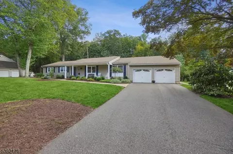5 Beech Dr, Morris Plains, NJ 07950