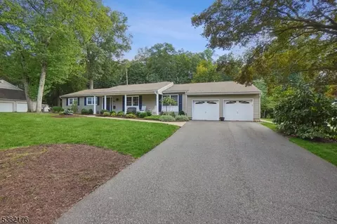 5 Beech Dr, Morris Plains, NJ 07950