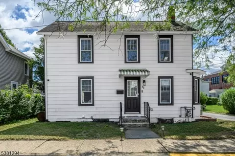 43 E Stewart St, Washington, NJ 07882