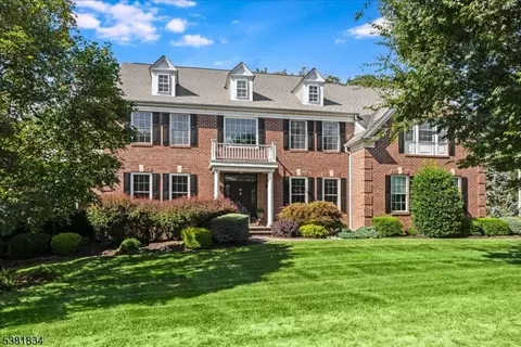 16 Setting Sun Dr, Hackettstown, NJ 07840