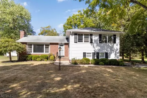 125 Glenbrook Rd, Morris Plains, NJ 07950