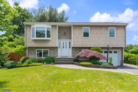 16 Arlington Ave, Mount Arlington, NJ 07856
