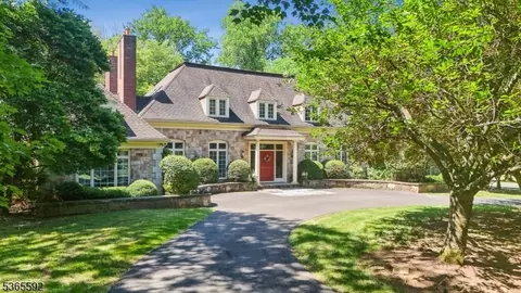 72 Village Rd, Green Village, NJ 07935