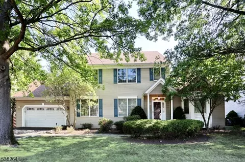 212 Sunrise Dr, Wyckoff, NJ 07481