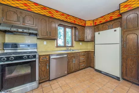 44 Post Rd, Clark, NJ 07066 photo 5