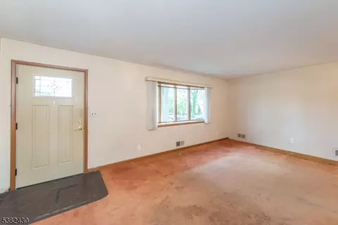 44 Post Rd, Clark, NJ 07066 photo 2