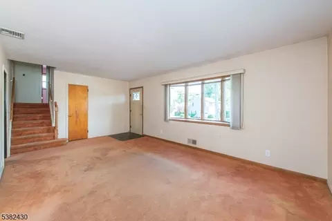 44 Post Rd, Clark, NJ 07066 photo 4