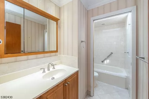 44 Post Rd, Clark, NJ 07066 photo 9