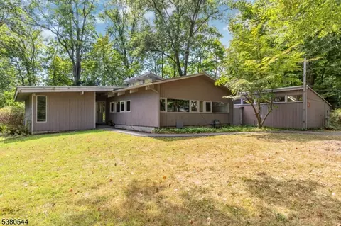 21 Maxwell Ct, Morristown, NJ 07960