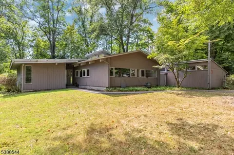 21 Maxwell Ct, Morristown, NJ 07960