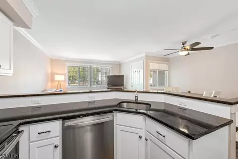 26 Hyde Ct, Bedminster, NJ 07921 photo 4