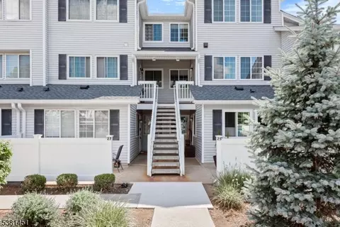 26 Hyde Ct, Bedminster, NJ 07921