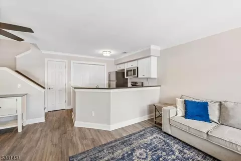 26 Hyde Ct, Bedminster, NJ 07921 photo 2