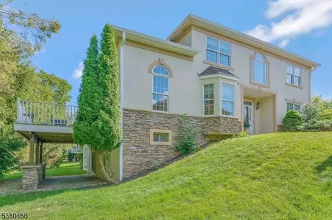 36 Wyckoff Way, Chester, NJ 07930