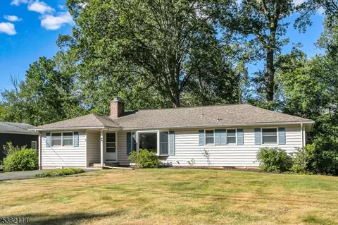 28 Fieldstone Dr, Whippany, NJ 07981