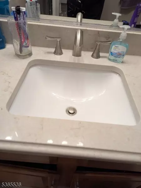 Bath - 15 Ray Ct, Bedminster, NJ 07921 photo 3 of 3