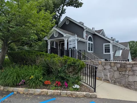 Exterior - 15 Ray Ct, Bedminster, NJ 07921 photo 2 of 3