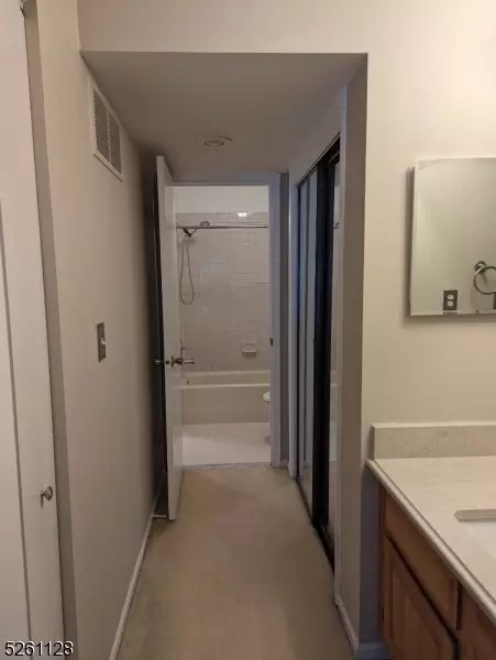 Entry Way - 15 Ray Ct, Bedminster, NJ 07921 photo 1 of 2